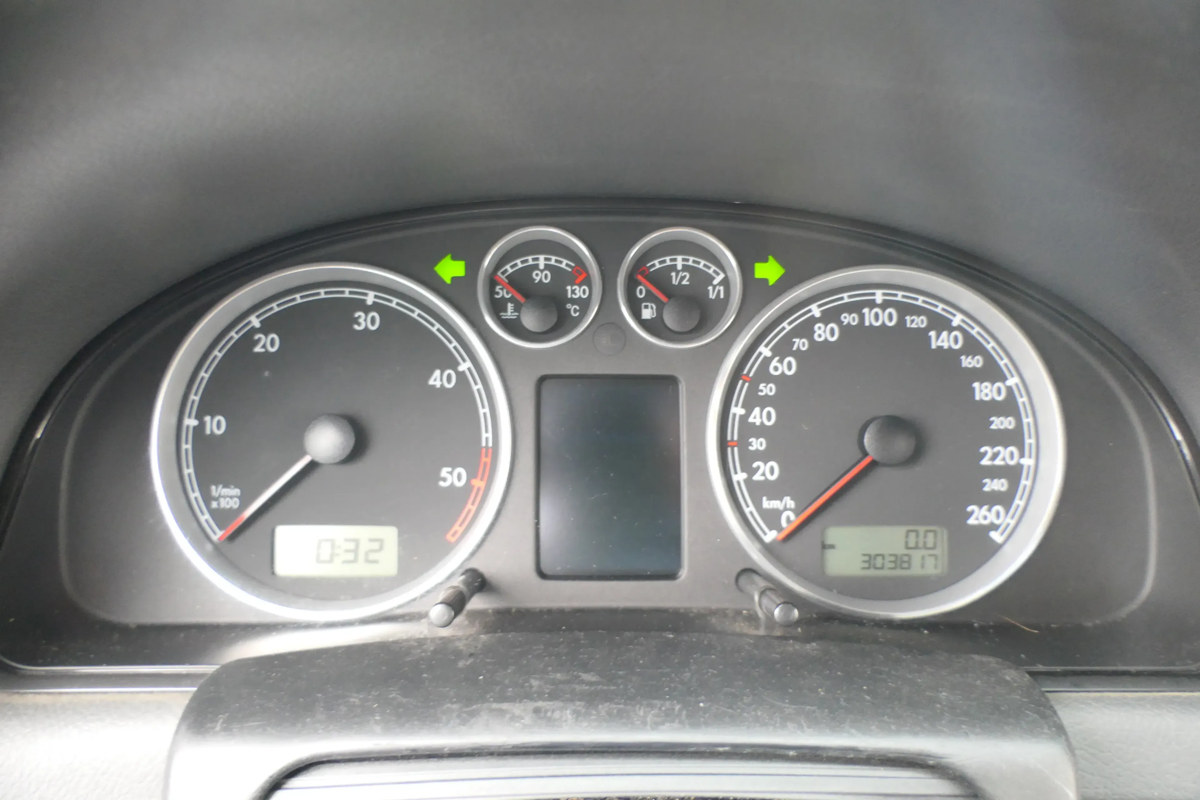 Passat 3BG Tacho Tachometer Kombiinstrument 3B0920849B Diesel BDG BAU 303.000km - Bild 1
