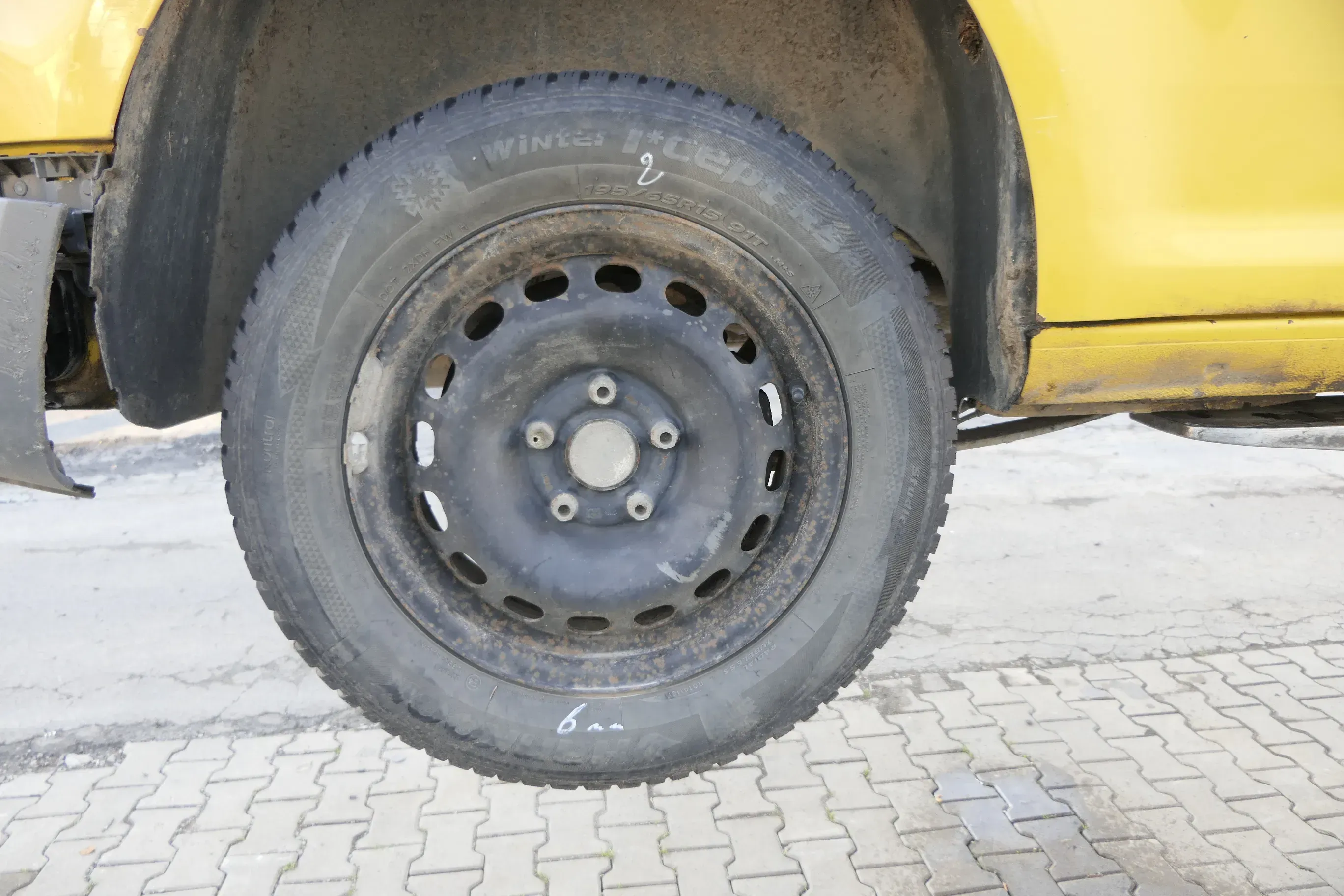 2x Felgen Caddy 2K 195/65 R15 Winterreifen Felge 6jx15H2 ET47 Reifen - 6mm - Bild 1