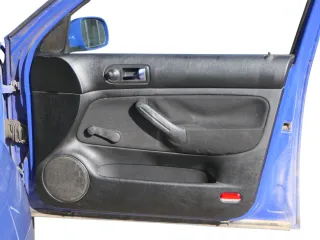 1x Golf 4 Bora Türverkleidung Verkleidung Tür vorne rechts 4/5-Türer schwarz - Bild 1