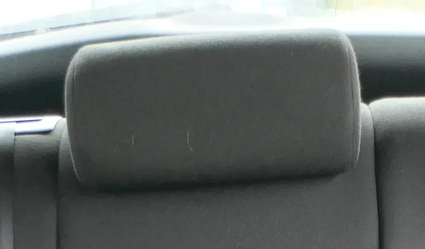 Skoda Octavia 1Z Sitz hinten in der Mitte Kopfstütze Kopfstützen schwarz - Bild 1