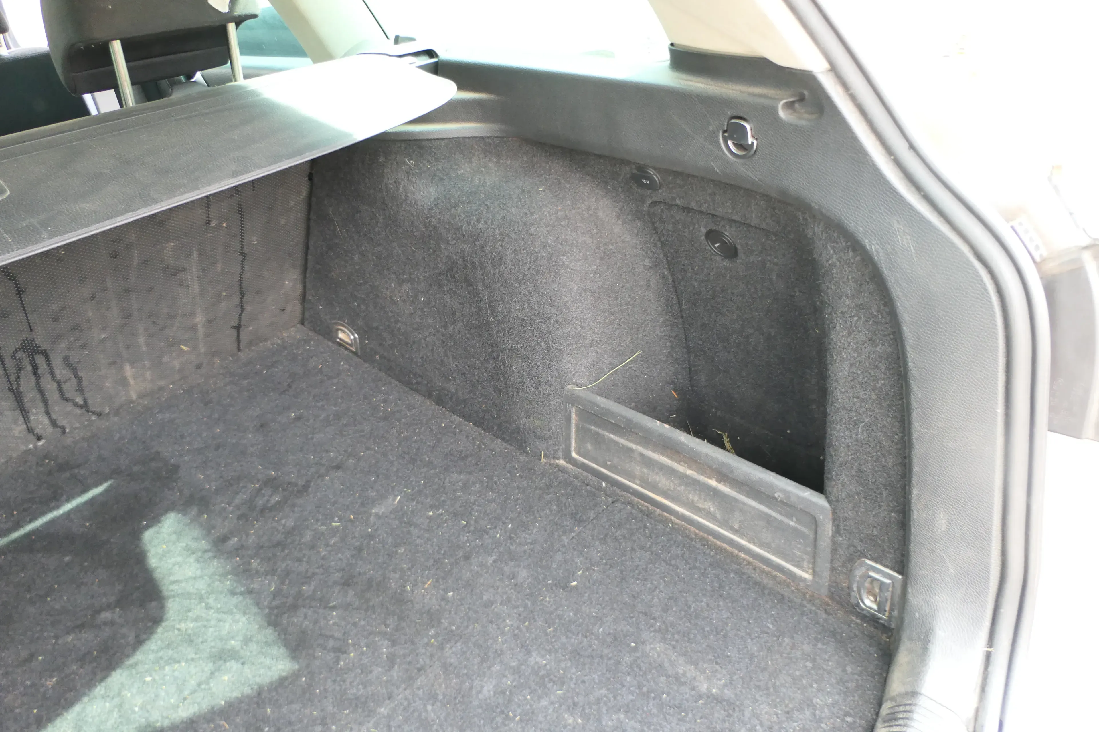 VW Passsat 3C B6 Kombi Abdeckung Verkleidung Kofferraum hinten rechts schwarz - Bild 1