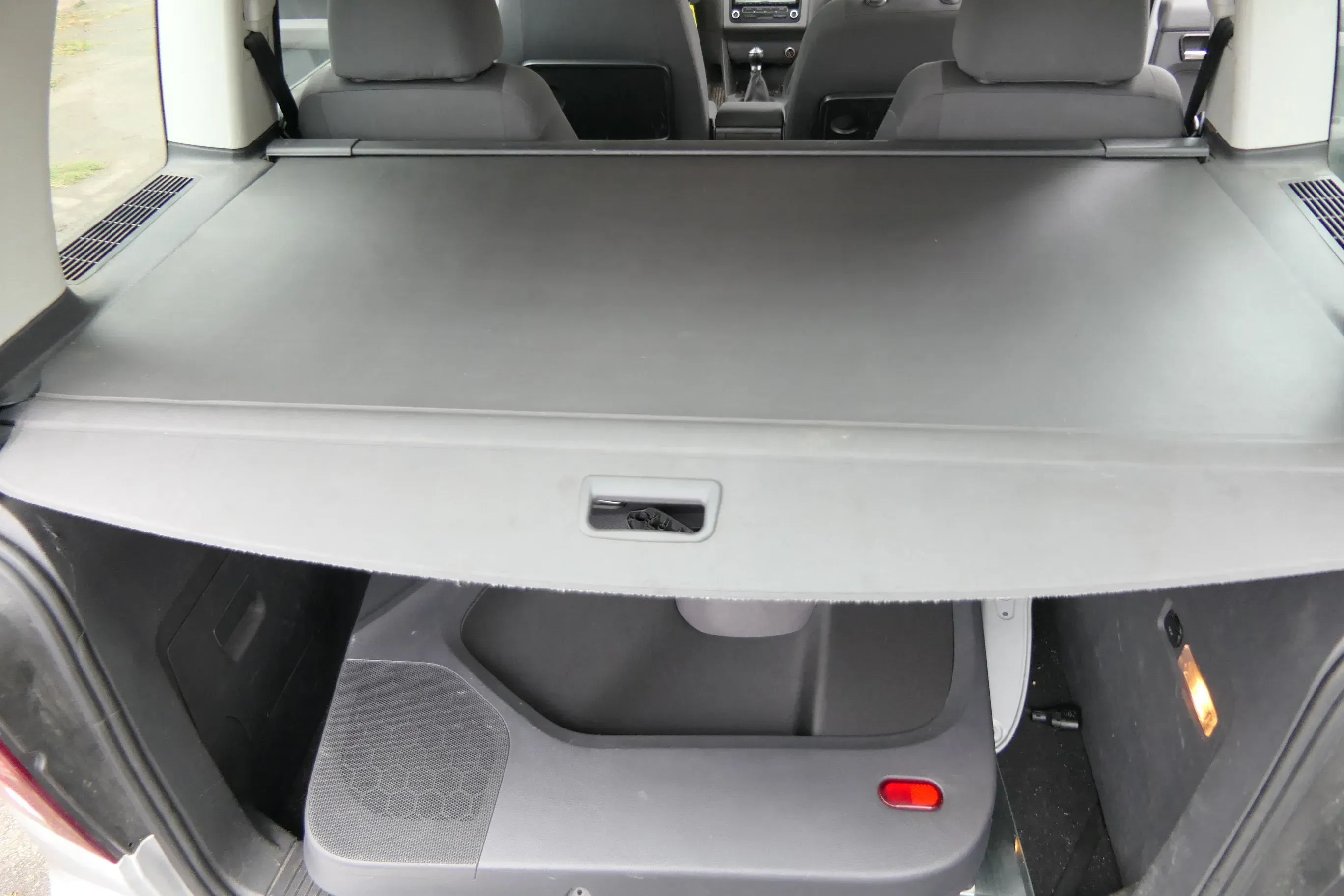 VW Touran 1T3 Gepäckraumrollo Kofferraum Laderaumabdeckung Rollo 7-Sitzer - Bild 1