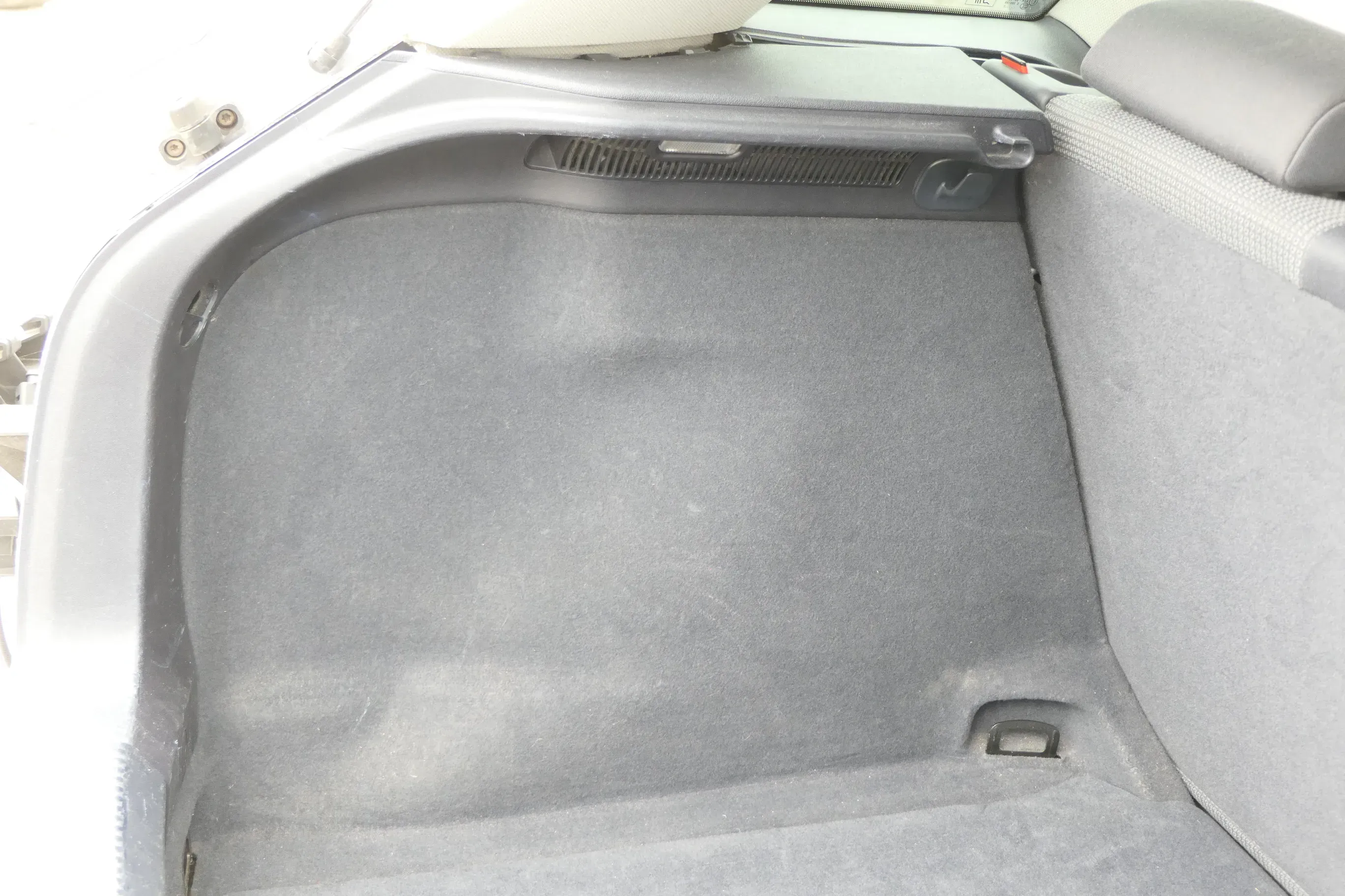 Audi A3 8P Abdeckung Verkleidung Kofferraum hinten links Seite 8P4863879K blau - Bild 1
