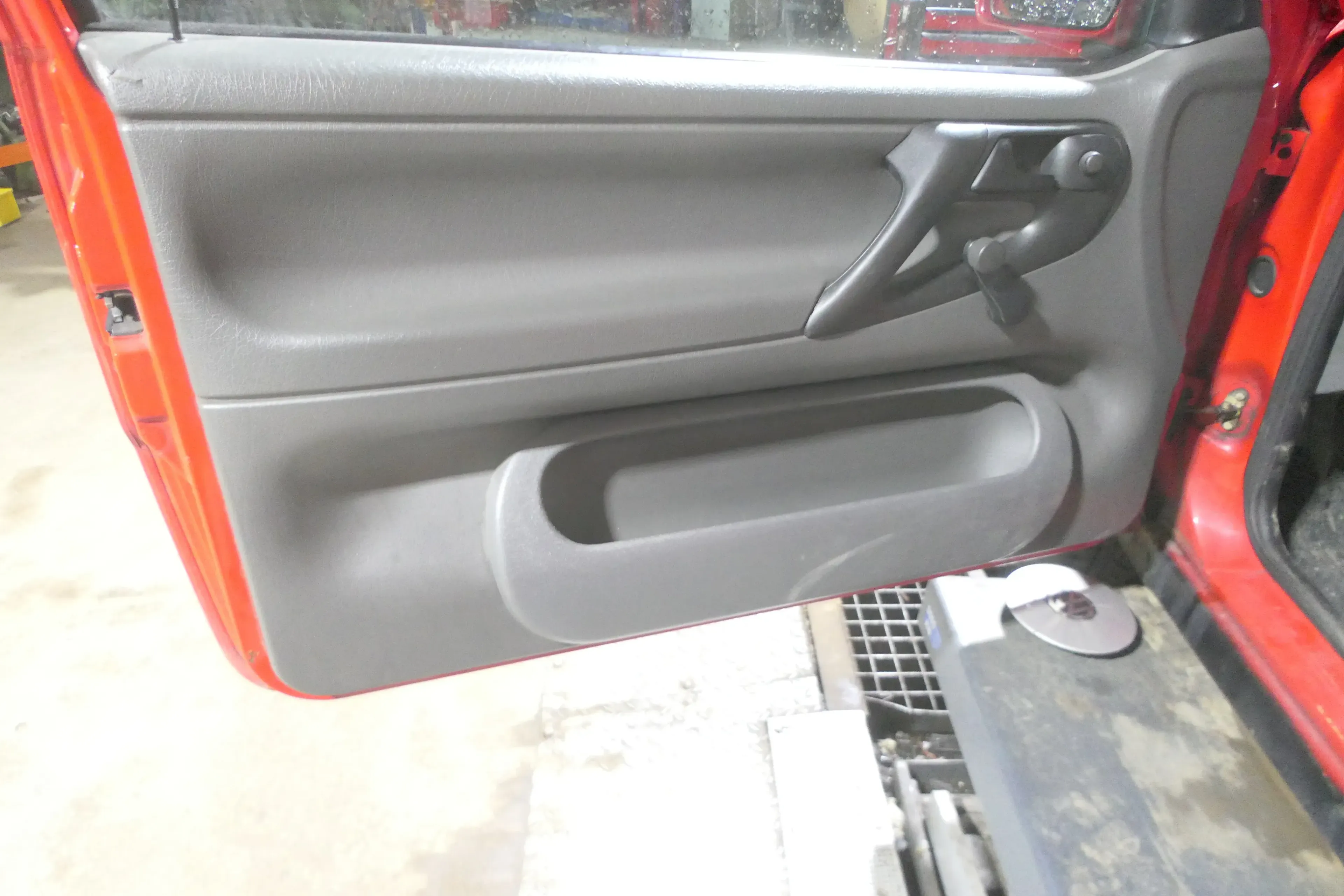 VW Polo 6N Türverkleidung Verkleidung Tür vorne links 2/3-Türer grau hell 155867 - Bild 1