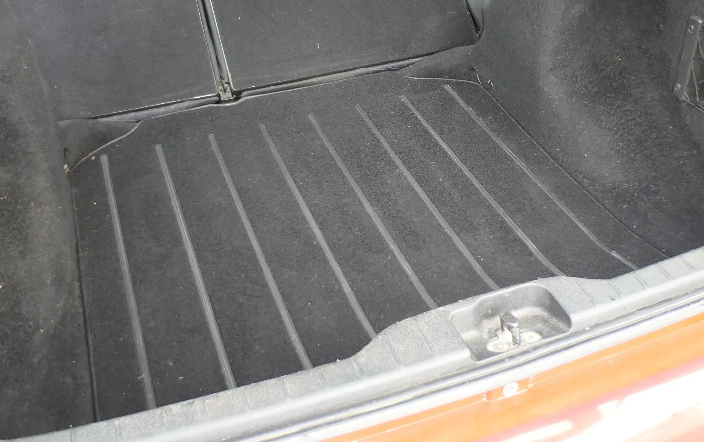 VW Polo Variant Kombi Verkleidung Teppich Kofferraum Kofferraumteppich schwarz - Bild 1