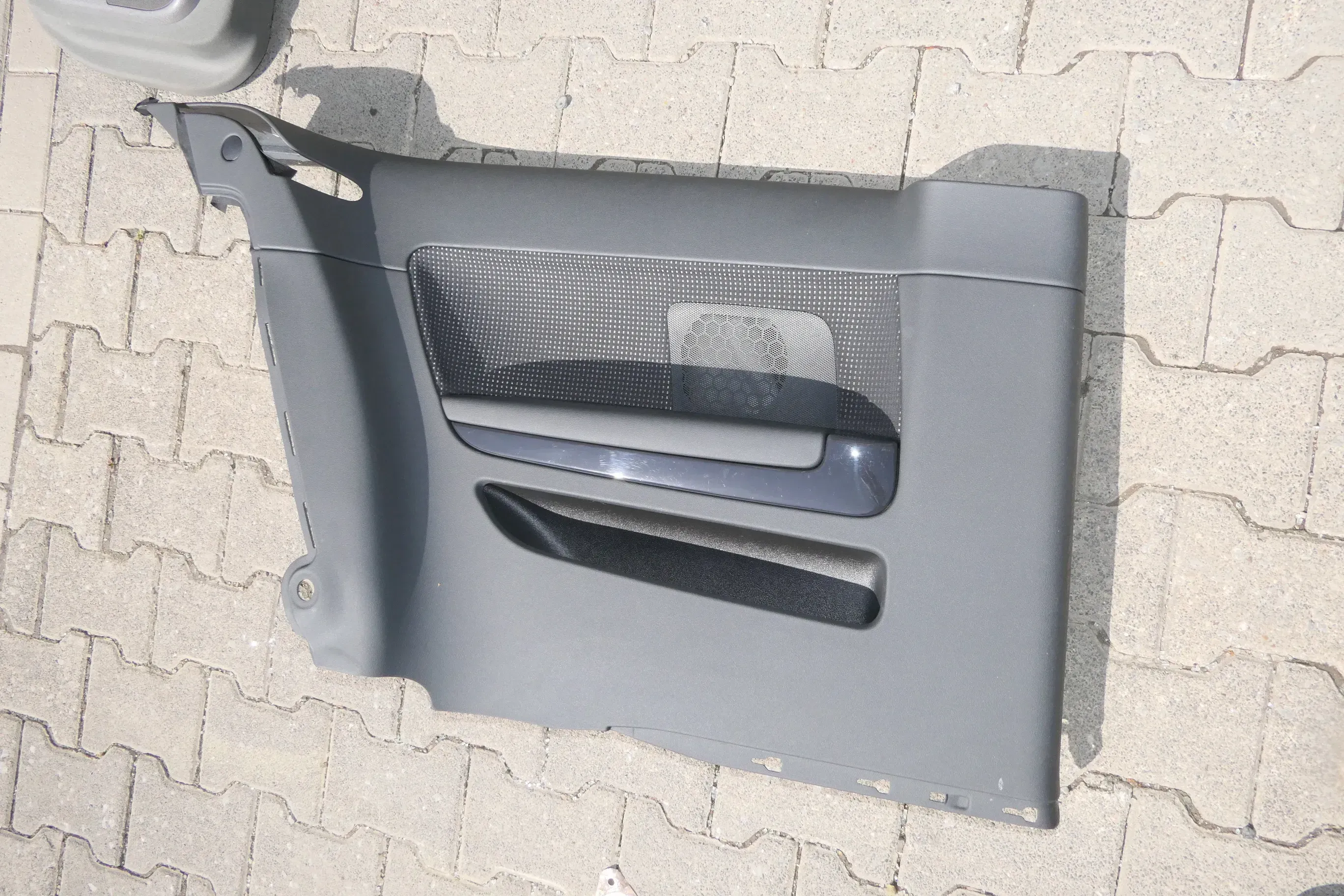 Audi A3 8P Seitenverkleidung Seite Verkleidung hinten links schwarz 2/3-Türer - Bild 1