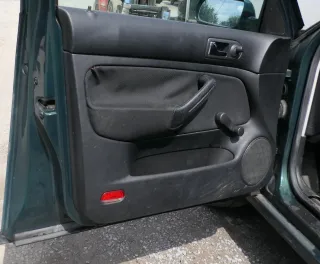 1x Golf 4 Bora Türverkleidung Verkleidung Tür vorne links 4/5-Türer Griff schwa - Bild 2
