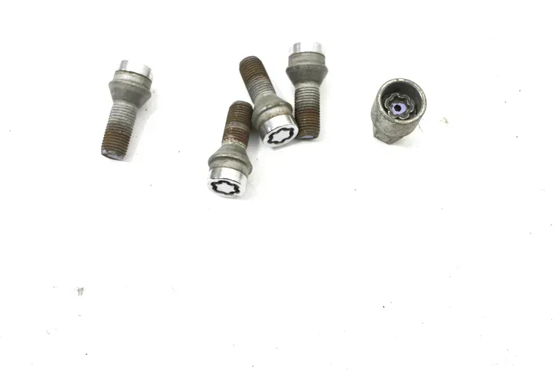 VW Golf 4 Bora Audi A3 Passat 3B 3BG Felgenschloß Schloß Felge Radschraube - Bild 1