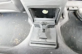 VW Golf 6 5K Mittelarmlehne Armlehne Lehne Mitte Original verschiebar Leder - Bild 3