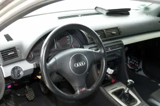 Audi A4 8E B6 Armaturenbrett Cockpit Amaturenbrett schwarz S-line - Bild 1