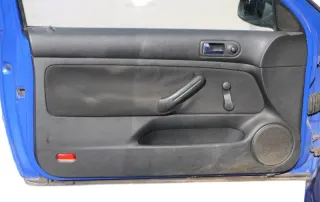 VW Golf 4 2/3-Türer Türverkleidung Verkleidung Tür vorne links schwarz - Bild 1