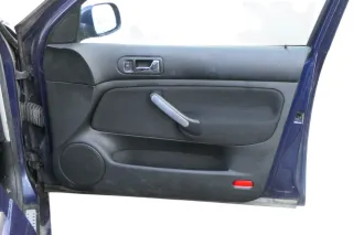 1x Golf 4 Bora Türverkleidung Verkleidung Tür vorne rechts 4/5-Türer schwarz - Bild 1