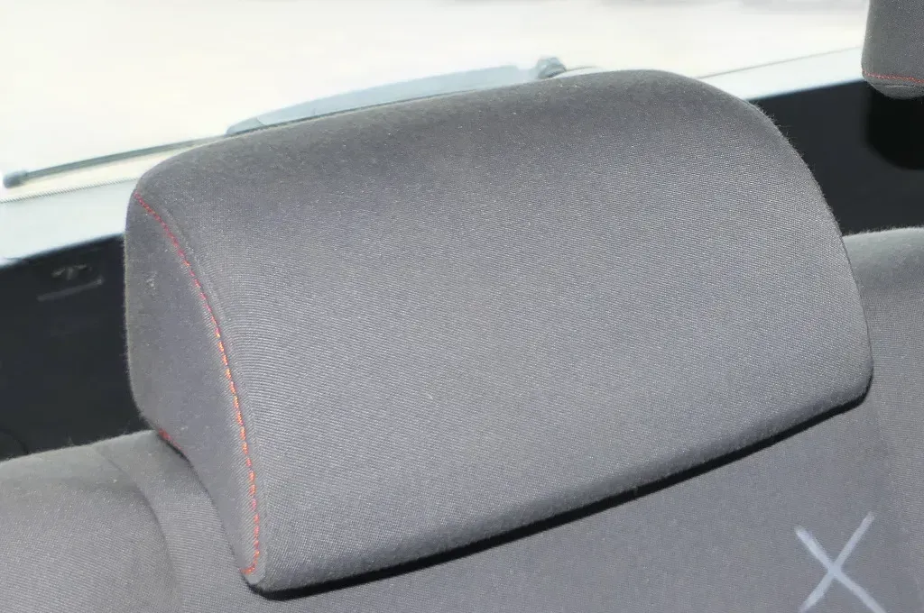 1x VW Golf 5M Plus Kopfstützen Kopfstütze hinten rechts/ links orange Nähte GOAL - Bild 1