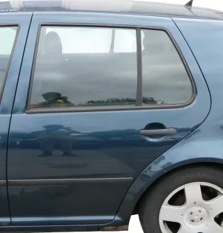 VW Golf 4 Limousine Tür hinten links grün LC6X  (KEINkombi) ohne Anbauteile - Bild 1