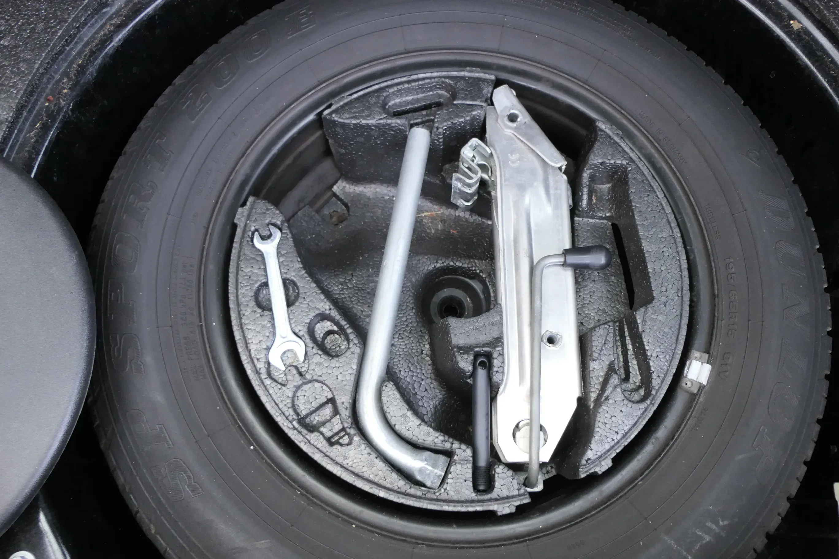 Audi A4 Wagenheber für Bordwerkzeug Schlüssel - Bild 1