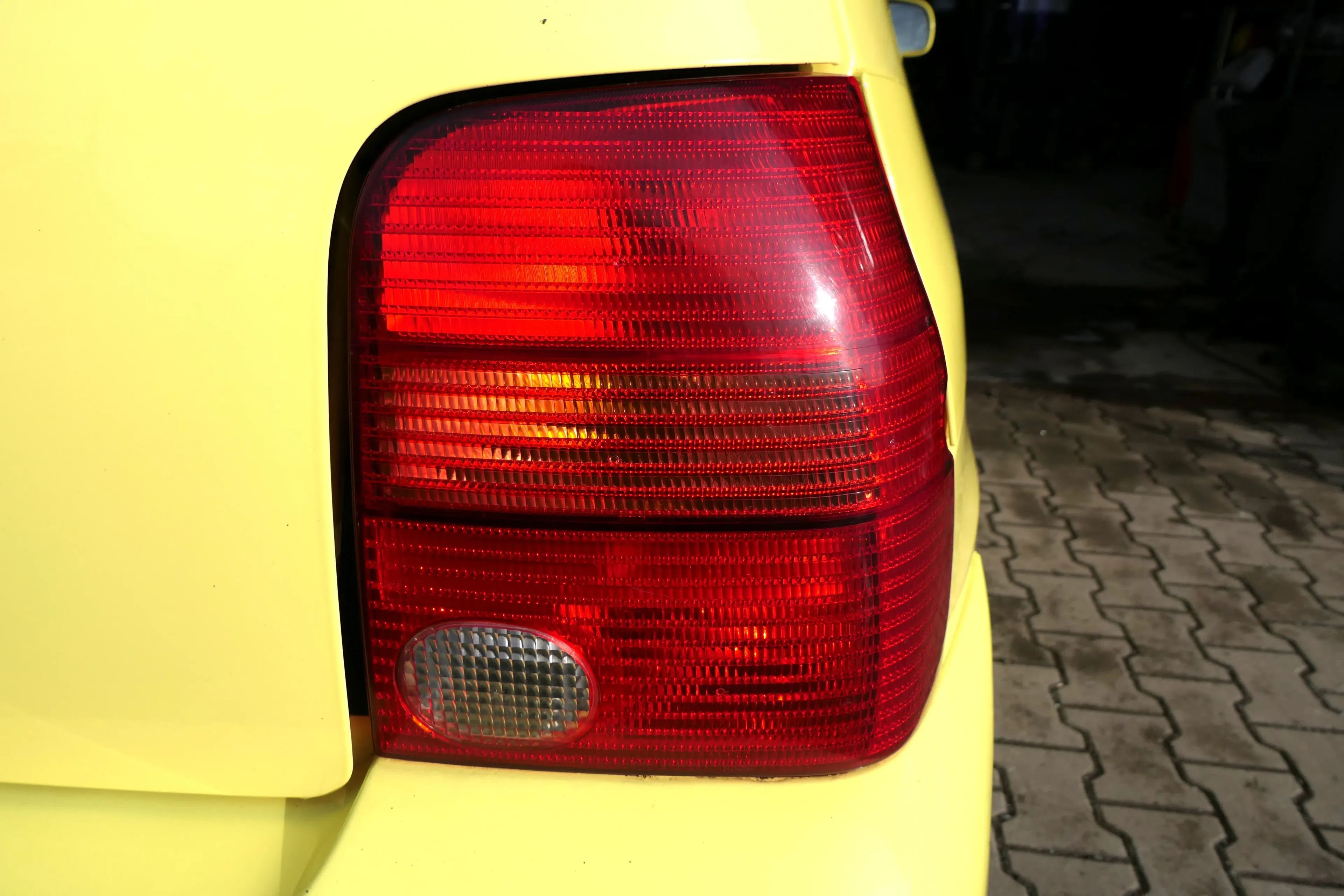 VW Lupo Rücklicht hinten rechts 6X0945111D Rückleuchte Heckleuchte Lampenträger - Bild 1