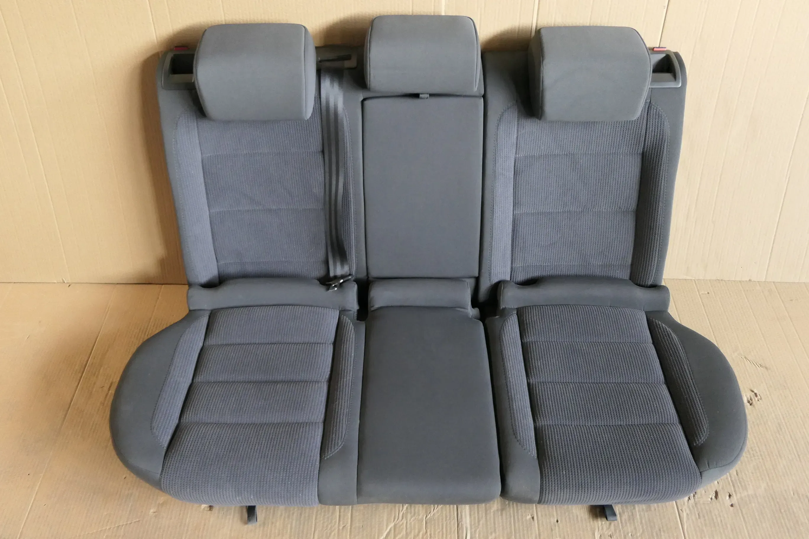 Golf 5 V 6 Variant Sitz Sitze hinten Rücksitzbank 3 Punkt Gurt -OHNE Kopfstützen - Bild 1