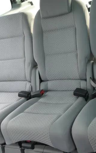 VW Touran Sitz hinten mitte mittig grau (1. Reihe) Rücksitz - ohne Kopfstütze - Bild 2