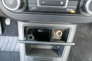 VW Tiguan 5N Mittelkonsole Verkleidung Ablage schwarz Aschenbecher 5N1857961A - Bild 2