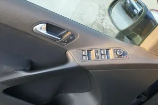 VW Tiguan 5N 1x Türverkleidung Verkleidung Tür vorne links schwarz - Bild 4
