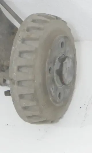 Audi A2 8Z VW Lupo 6E Achse hinten Magnesium Bremstrommel + Zapfen - Bild 1