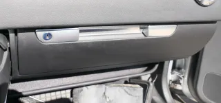 Audi TT 8N Handschuhfach schwarz Handschuhfachdeckel Deckel Klappe schwarz - Bild 1