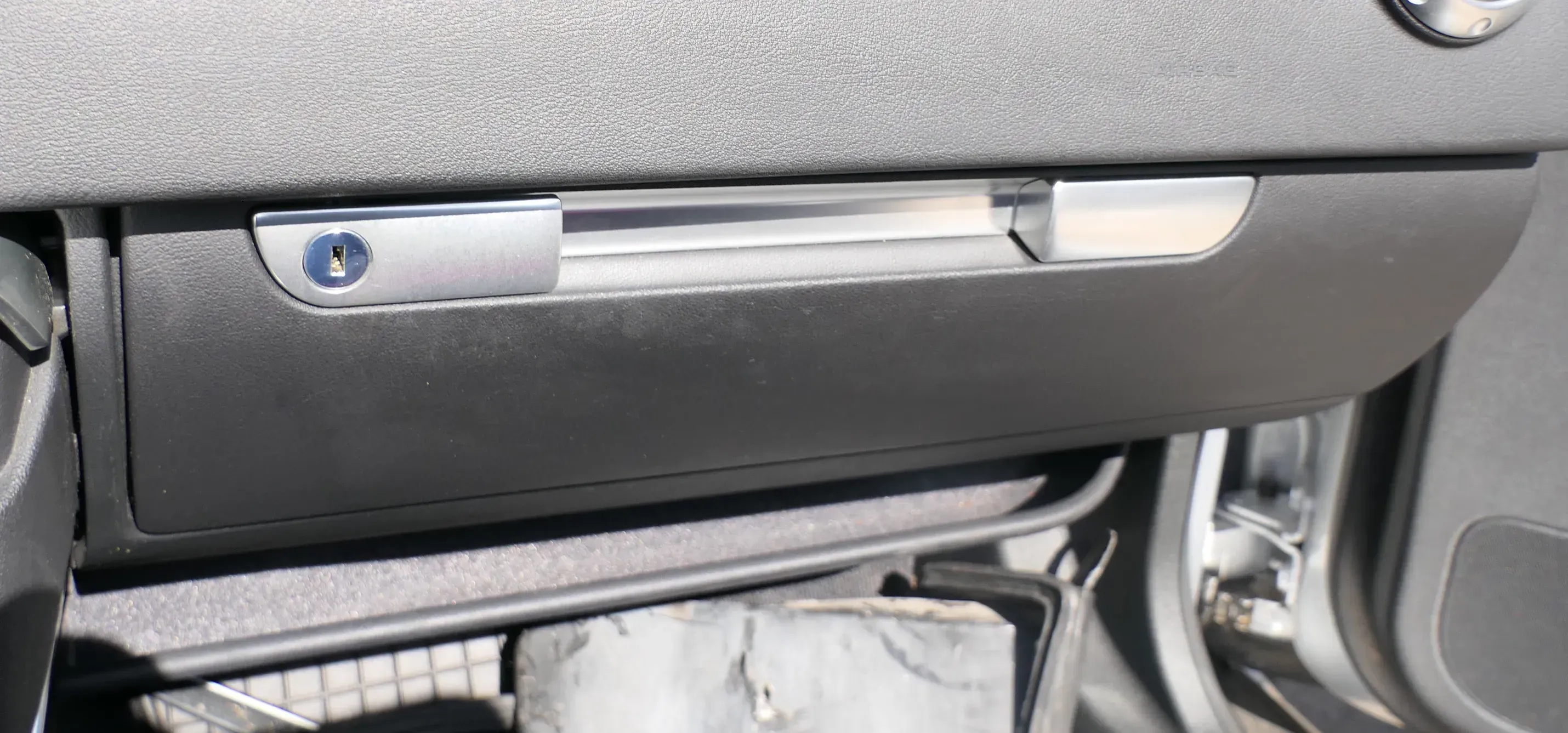 Audi TT 8N Handschuhfach schwarz Handschuhfachdeckel Deckel Klappe schwarz - Bild 1