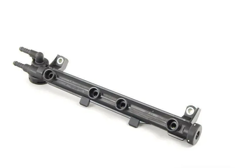 1x VW Golf 4 A3 8L Kraftstoffverteiler 2,0 Beetle AQY 06A133317R - Bild 1