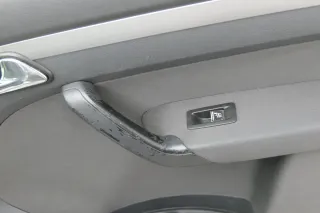 VW Touran 1x Türverkleidung Verkleidung Tür vorne rechts - anthrazit - Bild 4