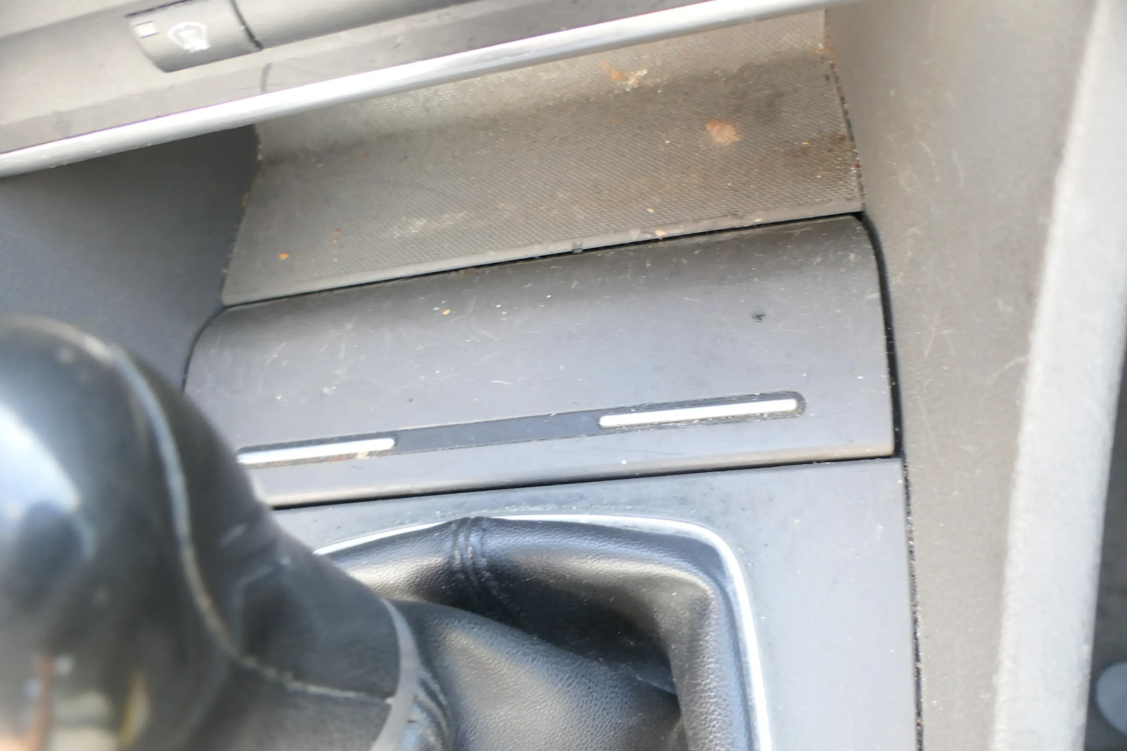 Audi A4 8E B7 B6 Aschenbecher 8E0857951H 26Z swing dunkelgrau - Bild 1