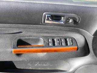 1x Golf 4 Bora Türverkleidung Verkleidung Tür vorne links 4/5-Türer schwarz - Bild 3