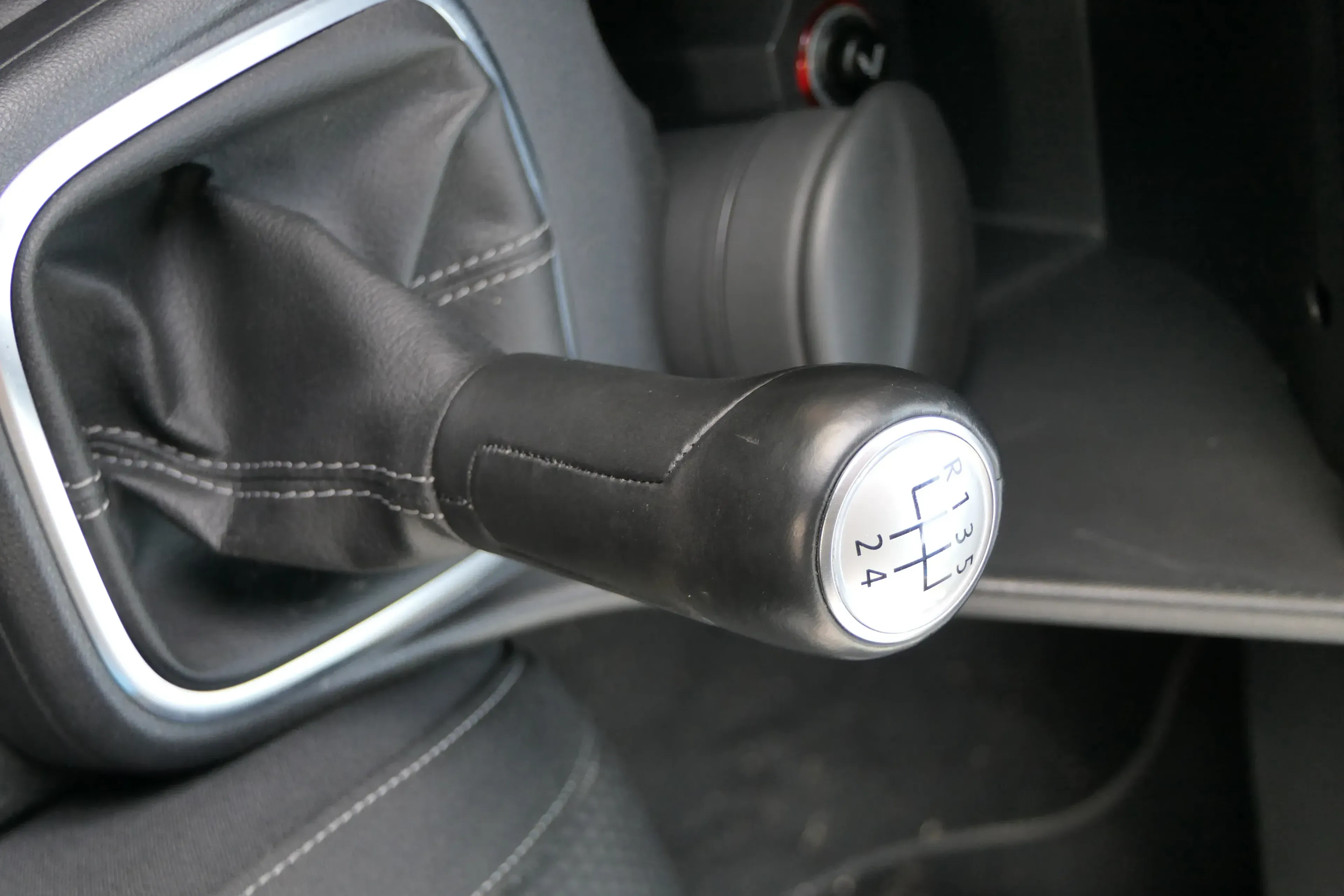 Polo 6R 6C Schaltknauf Schaltsack Schaltknüppel schwarz 5-Gang Leder  TOUR - Bild 1
