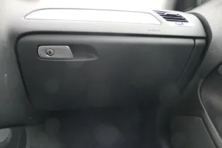Audi A4 8K B8 Handschuhfach Griff Deckel Klappe schwarz soul - Bild 1