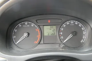 Skoda Fabia Roomster Tacho Tachometer Kombiinstrument 211.000km 5J0920801B Benzi - Bild 2