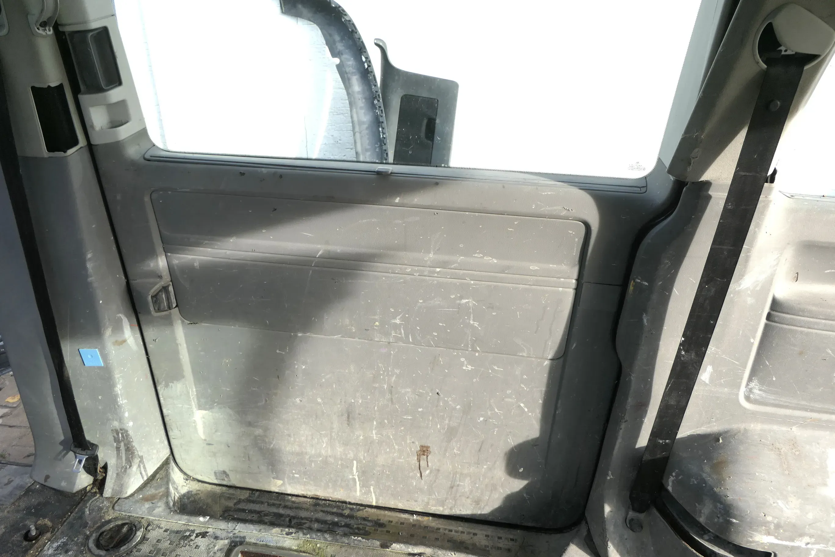 VW T5 Caravelle Sonnenschutz Sonnenrollo grau rechts Schiebetür +Verkleidung - Bild 1