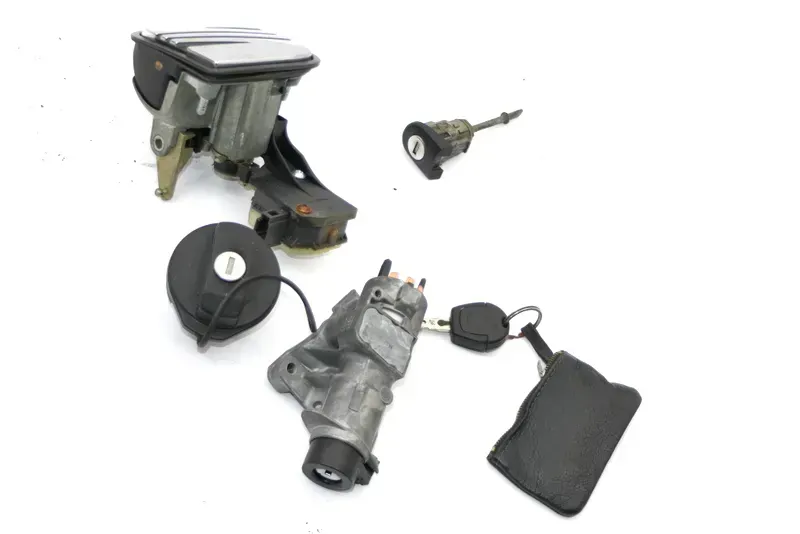 Seat Ibiza 6L Schloßsystem 1xTürschloß Heckschloß 1x Schlüssel Schloß Zündschloß - Bild 1