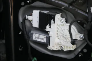 VW Golf 5 ektrischer Fensterheber Motor hinten rechts 1K4839402C 1K0959704F L03 - Bild 1