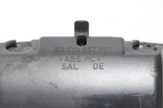 Skoda Fabia 6Y Aschenbecher vorne 6Y0857951 schwarz + Rahmen um Schaltknauf - Bild 2