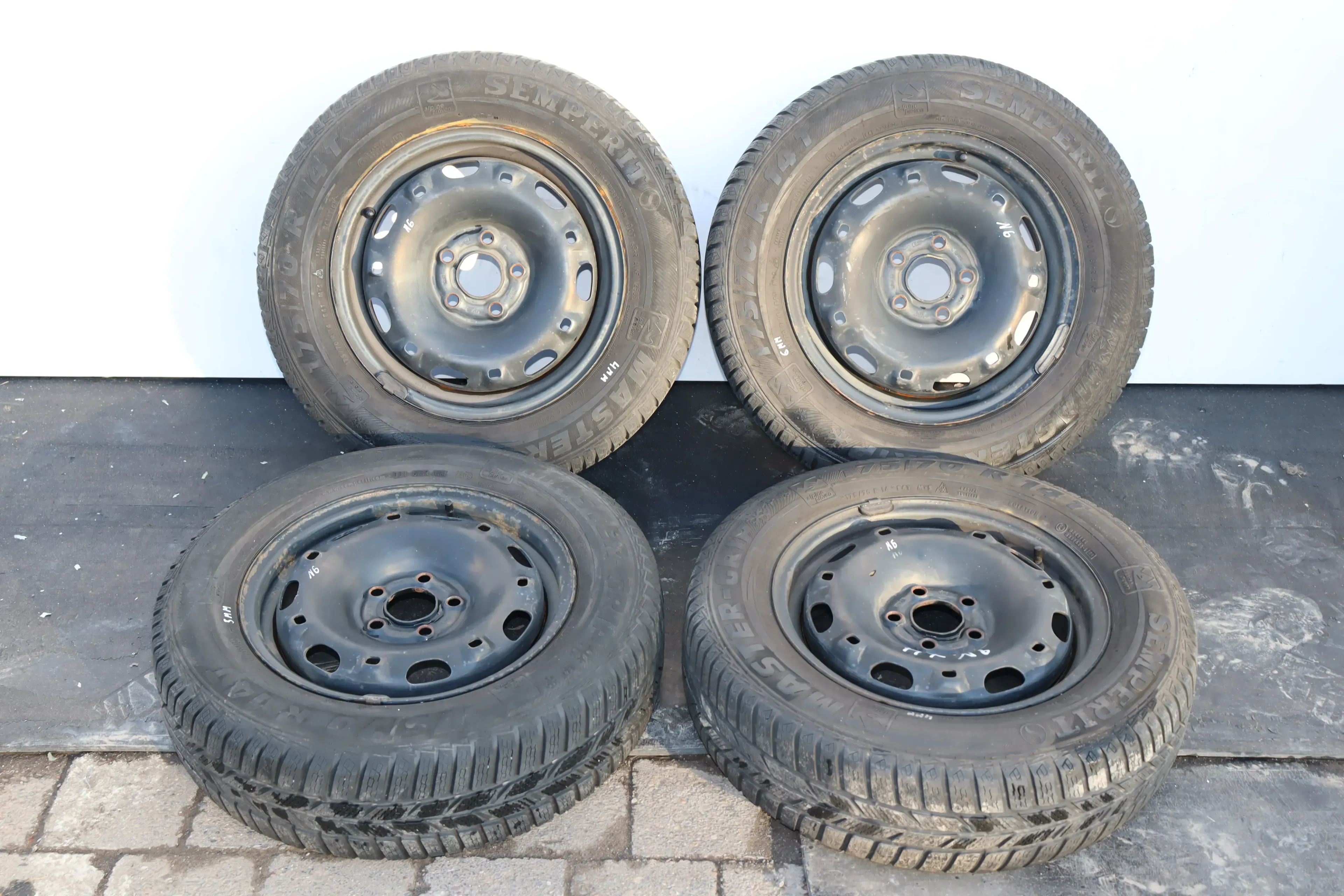 VW Polo 6R Ibiza Felgen Reifen 175/70 R14 84T Winterreifen 5jx14H2 ET35 ca 4-5mm - Bild 1