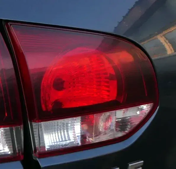 VW Golf 6 5K Rücklicht hinten links innen Rückleuchte original abgedunkelt - Bild 1