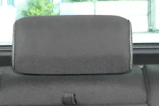 Golf 7 5G AU Kopfstützen Kopfstütze hinten in der mitte mittig schwarz weiße Näh - Bild 1