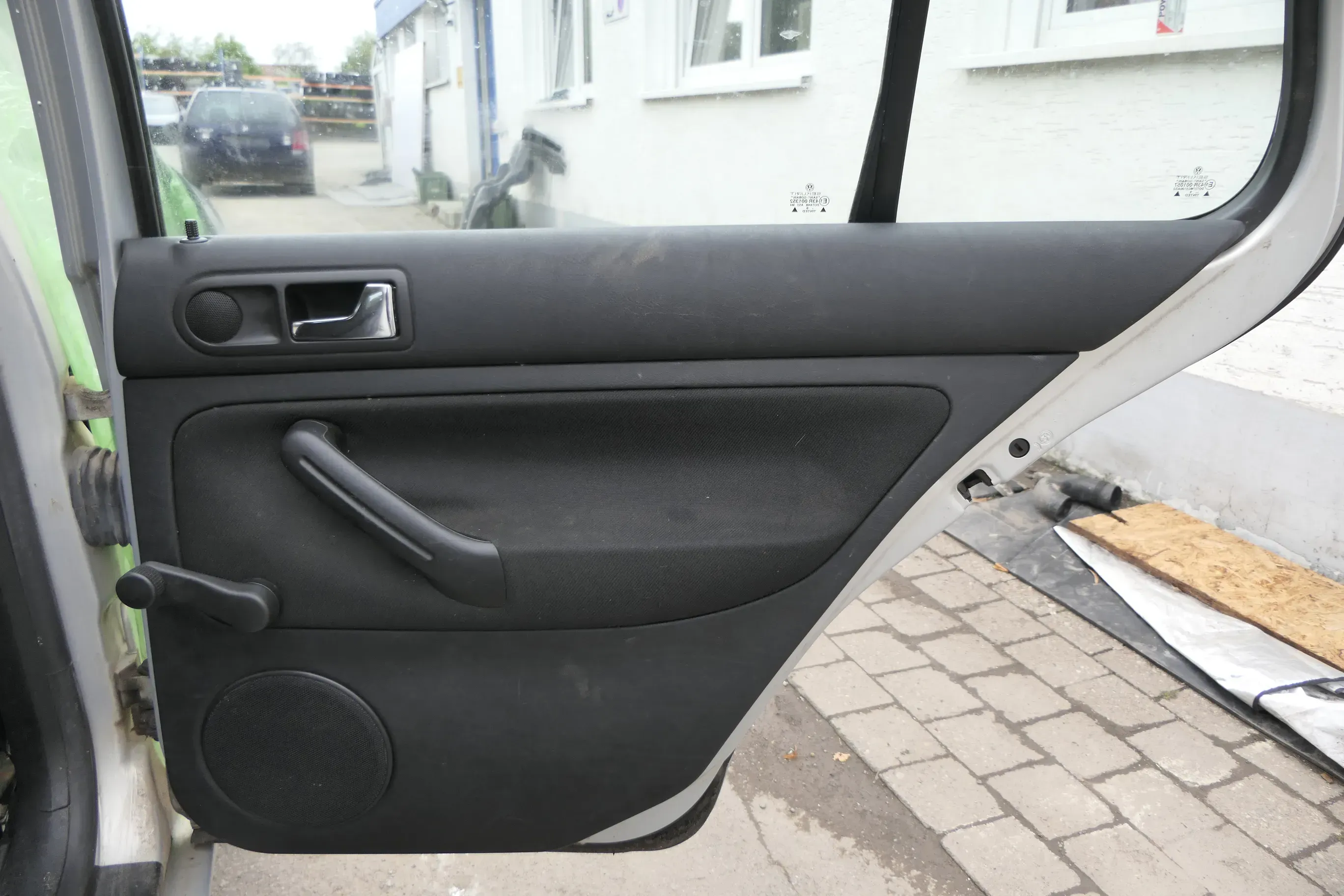1x VW Golf 4 1J Limousine Türverkleidung Verkleidung Tür hinten rechts schwarz - Bild 1