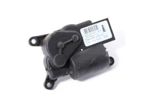 Golf 7 Tigu Stellmotor für Umluftbetrieb Heizung Umluft Luftverteiler 5Q0907511 - Bild 1