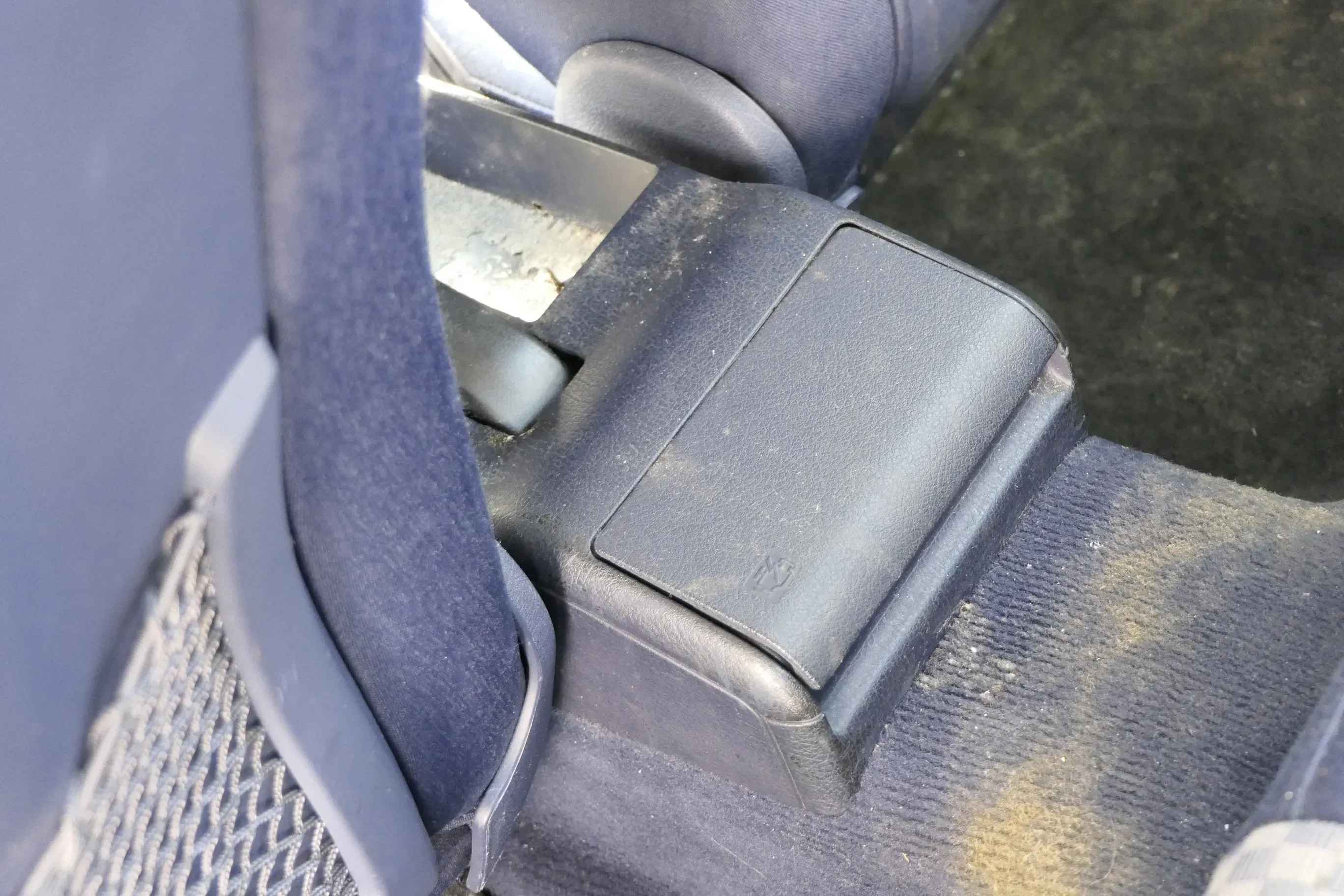 Audi A4 B5 Aschenbecher hinten 8D0857961A blau royalblau - Bild 1