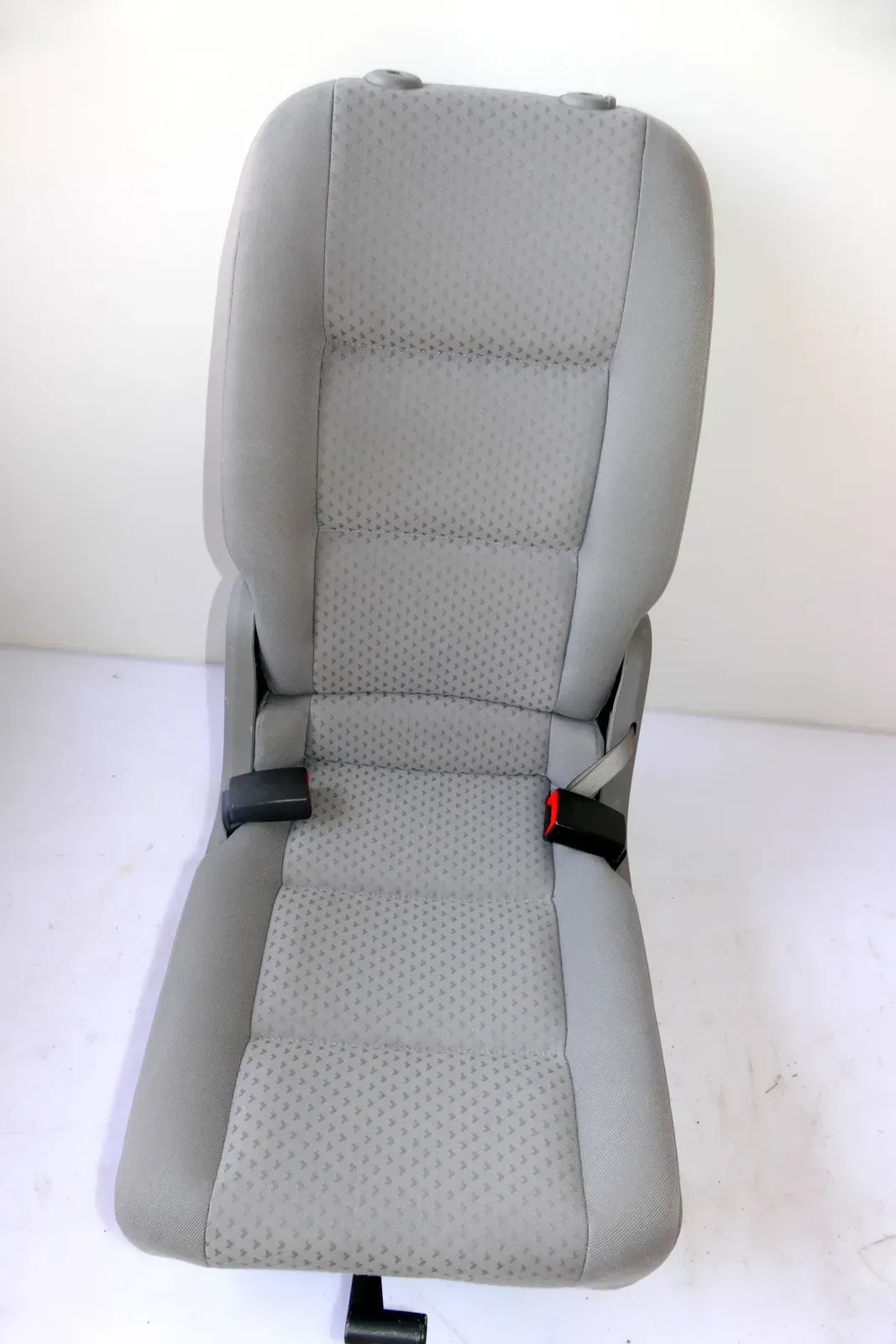 VW Touran Sitz hinten mitte mittig grau (1. Reihe) Rücksitz - ohne Kopfstütze - Bild 1