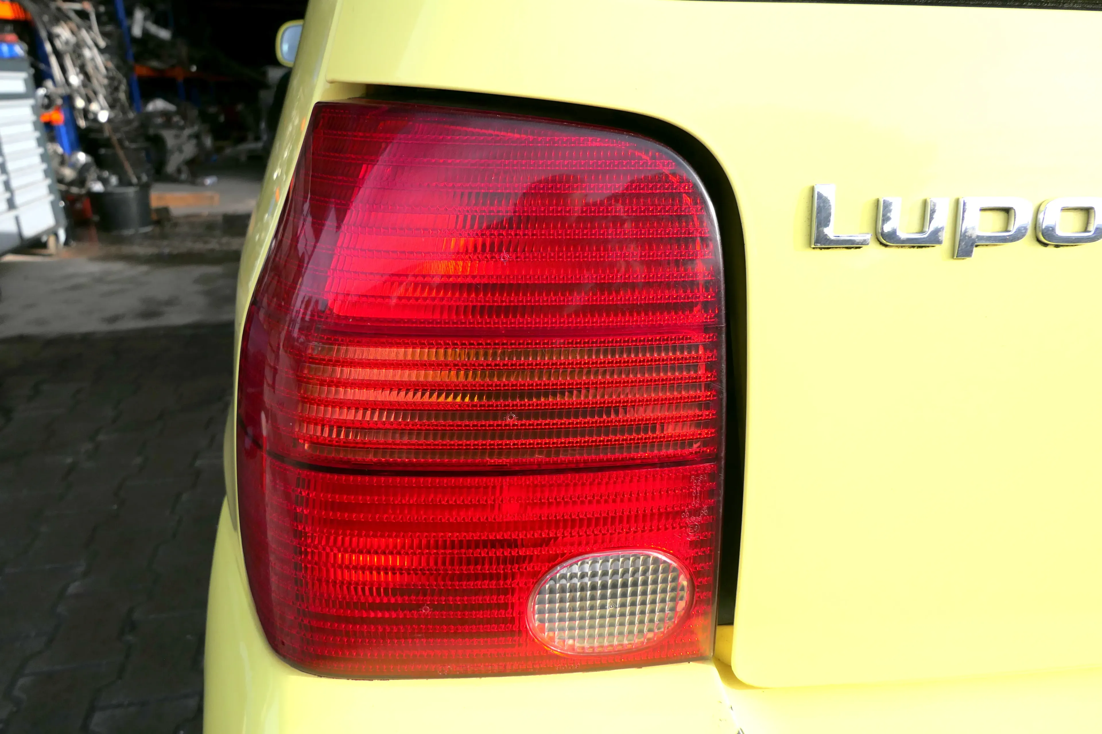 VW Lupo Rücklicht hinten links 6X0945111D Rückleuchte Heckleuchte Lampenträger - Bild 1