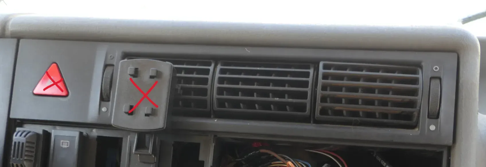 VW T4 Lüftungsdüse Düse Lüftung vorne in der Mitte 7D1819703B 701819707B - Bild 1