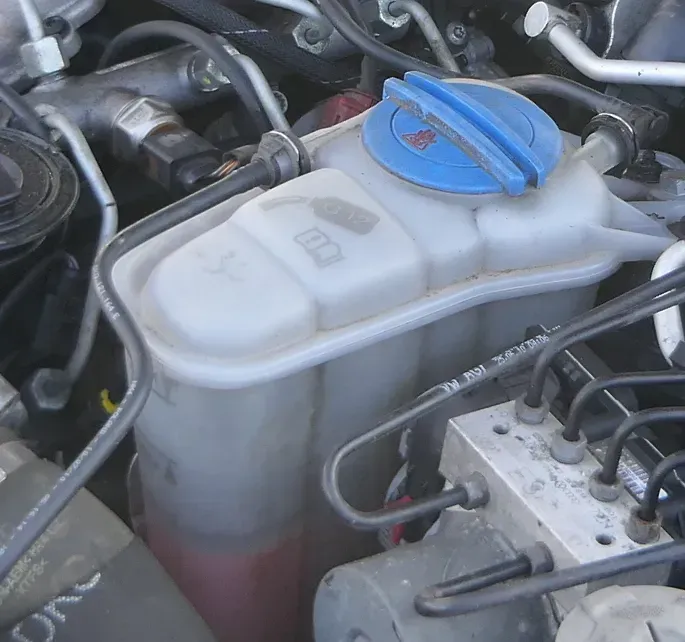 Audi A4 8K Ausgleichsbehälter Kühlflüssigkeit Behälter 8K0121405E /G /P / M - Bild 1