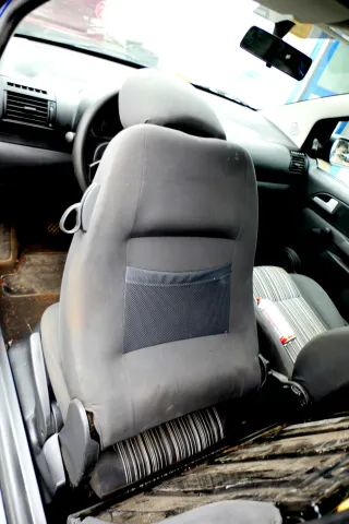 VW Fox Sitz Fahrersitz vorne links OHNEAirbag höhenverstellbar - Bild 2