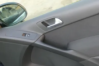 VW Tiguan 5N 1x Türverkleidung Verkleidung Tür vorne rechts schwarz - Bild 5